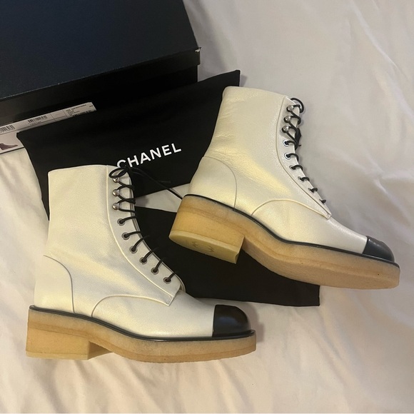 New Chanel Classic Lace Up Boots 39 Pearlized Grained Calfskin Cap Toe Combat - Picture 6 of 15